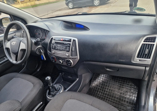Hyundai i20 cena 24900 przebieg: 168000, rok produkcji 2014 z Pajęczno małe 191